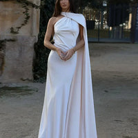 Milani | Zeitloses Maxikleid mit fließendem Umhang