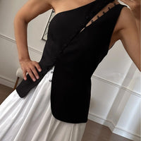 Ash | One-Shoulder-Top mit Knopfdetails