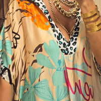 Mae | Bequemes Freizeitkleid mit tiefem V-Ausschnitt