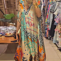 Mae | Bequemes Freizeitkleid mit tiefem V-Ausschnitt