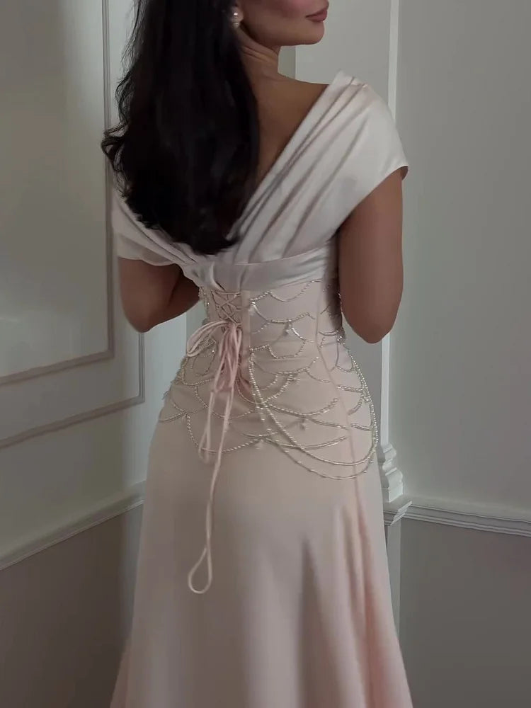 Lia | Schulterfreies Kleid mit Perlendetails