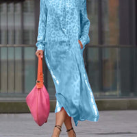 Kia | Langarmkleid mit Schlitz und Leo-Print