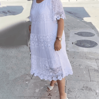 Sonya | Stilvolles Kleid mit feiner Spitzenverzierung