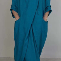 Aiya | Elegantes minimalistisches Kleid mit Tasche und V-Ausschnitt