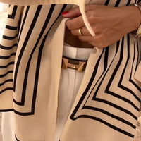 Soraya | trendiges Damenhemd, Streifen im Kontrastdesign.