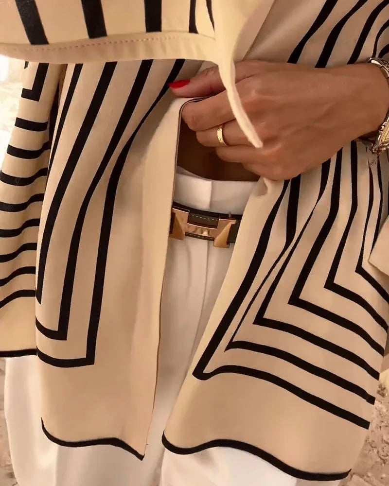 Soraya | trendiges Damenhemd, Streifen im Kontrastdesign.