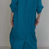 Aiya | Elegantes minimalistisches Kleid mit Tasche und V-Ausschnitt