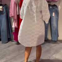 Adalee | feminines Kleid mit weitem Blumen-Ausschnitt