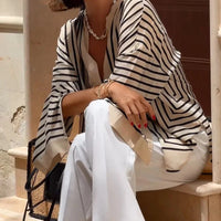 Soraya | trendiges Damenhemd, Streifen im Kontrastdesign.