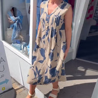 Barbara | modisches Kleid mit V-Ausschnitt und floralem Druck