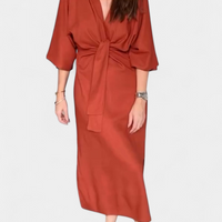 Ayla | lässiges Freizeitkleid, V-Ausschnitt und Knopfleiste.