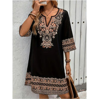 Eleanor | modisches Kleid, femininer V-Ausschnitt, trendiger Print.