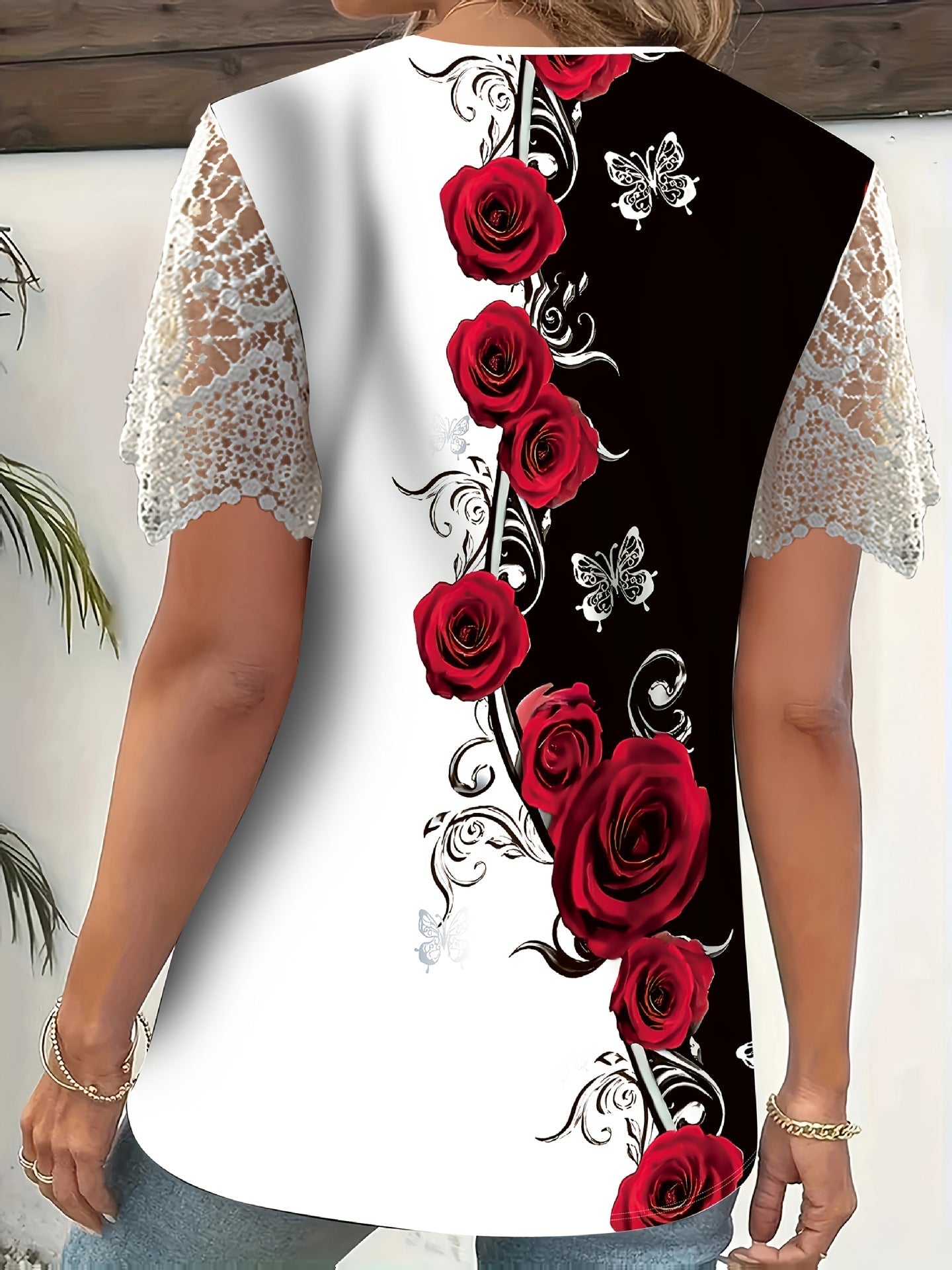 Juliana | elegantes Top mit Spitzenbesatz und floralem Schmetterlingsdesign