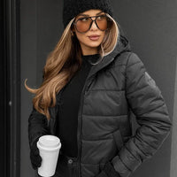 Juria | Kurze, warme Damenjacke mit Kapuze