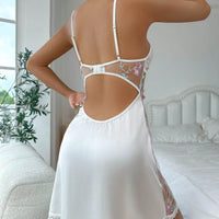 Anaya | Elegantes Satin-Nachthemd mit floraler Spitze