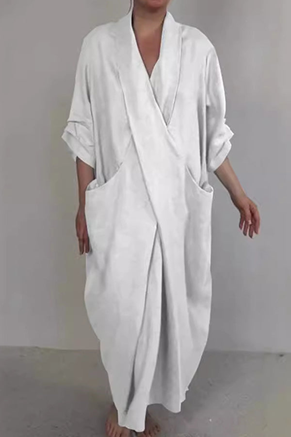 Aiya | Elegantes minimalistisches Kleid mit Tasche und V-Ausschnitt