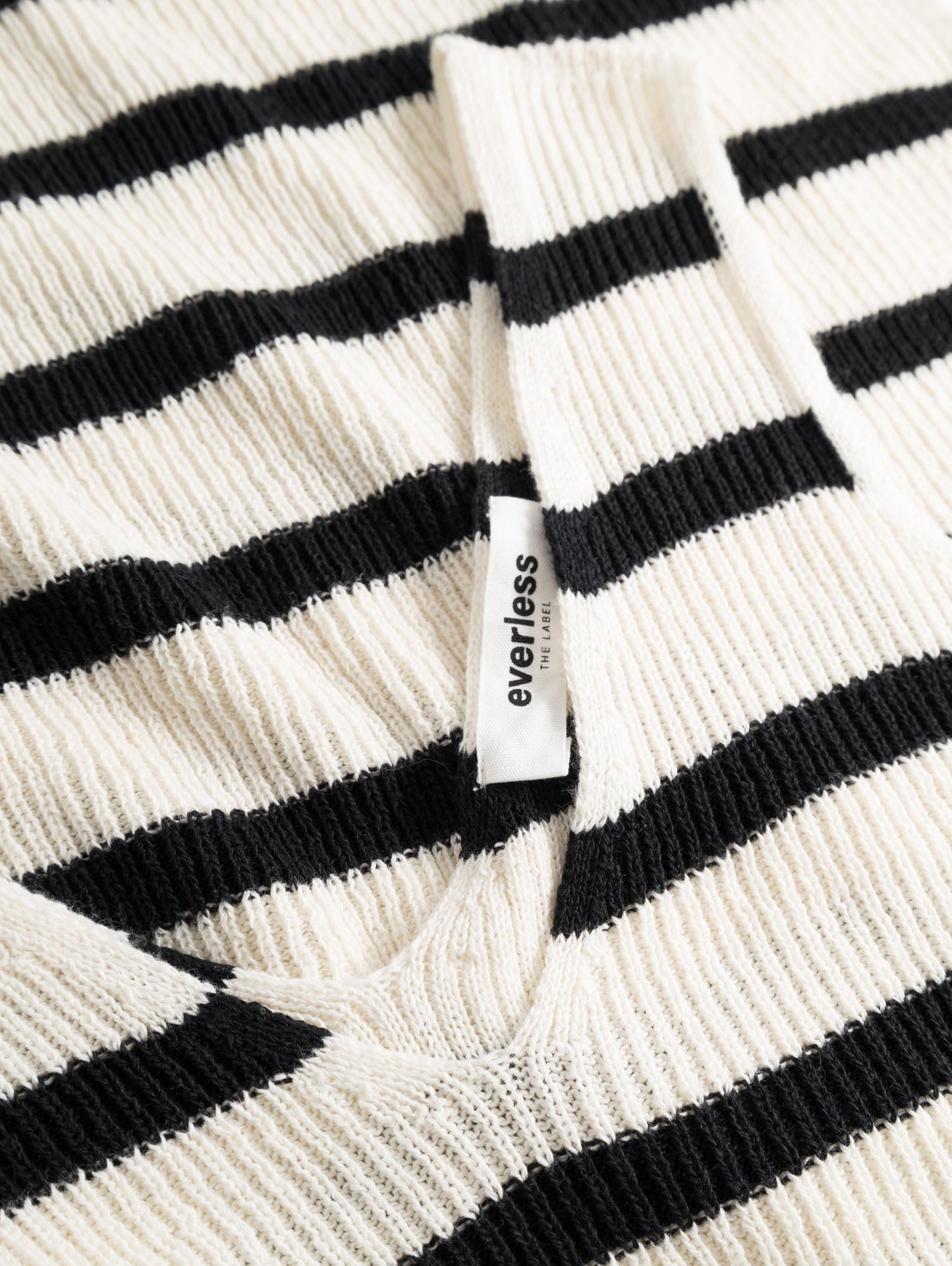 Aurora | feminines gestricktes Kleid für besondere Anlässe