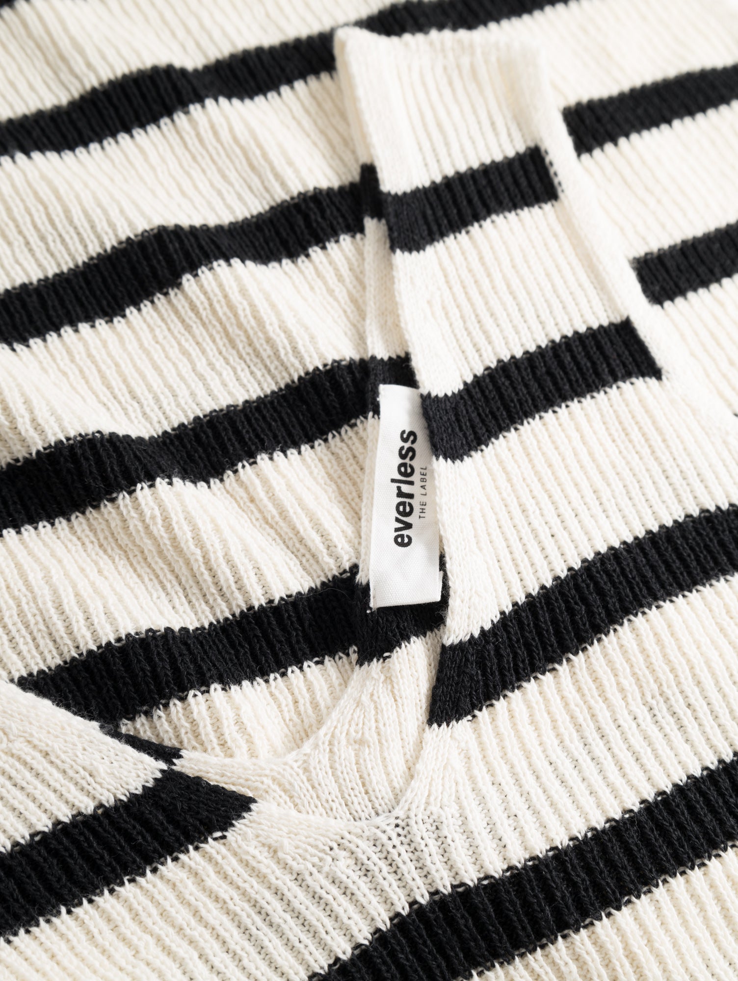 Aurora | feminines gestricktes Kleid für besondere Anlässe