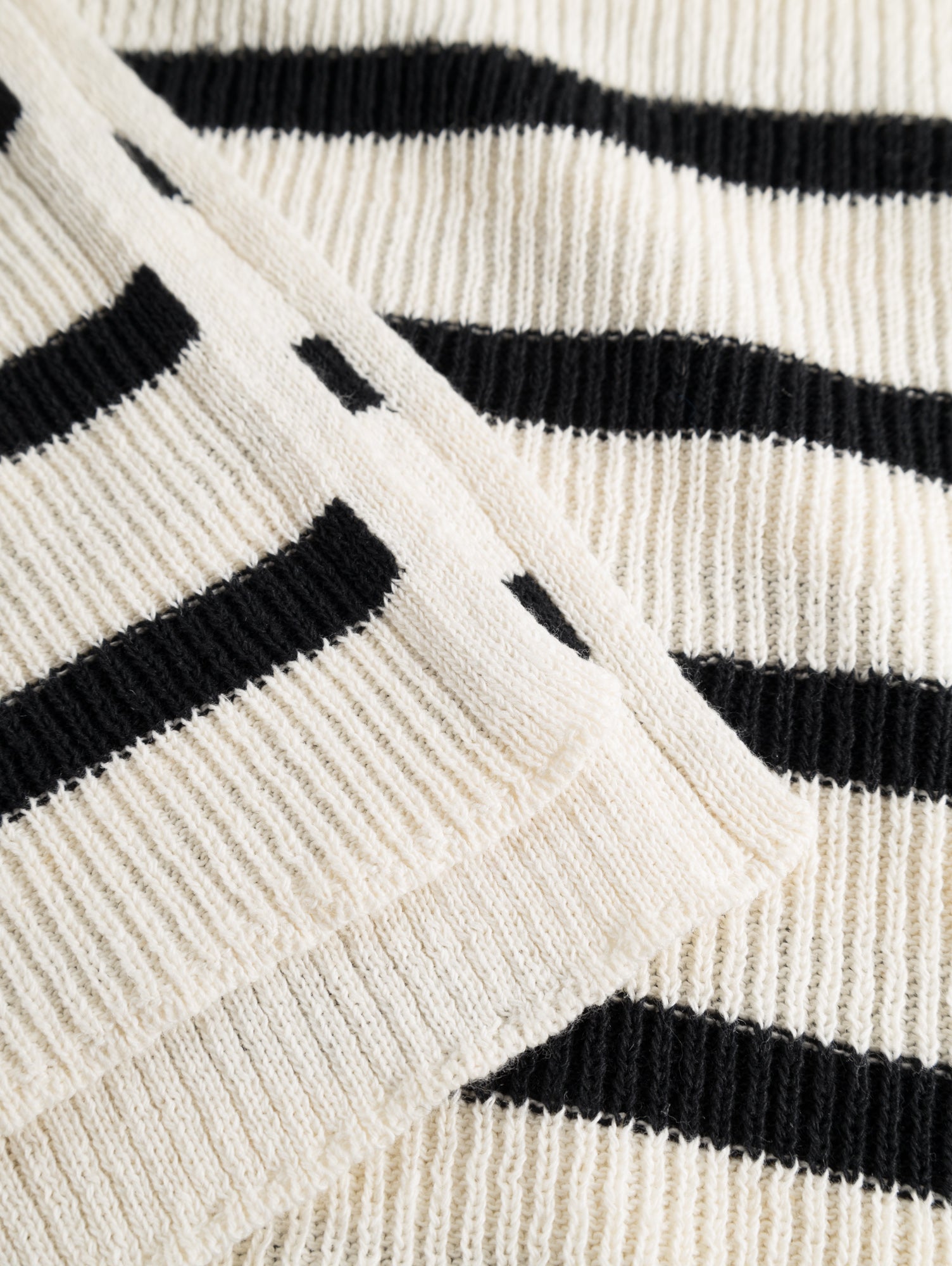 Aurora | feminines gestricktes Kleid für besondere Anlässe