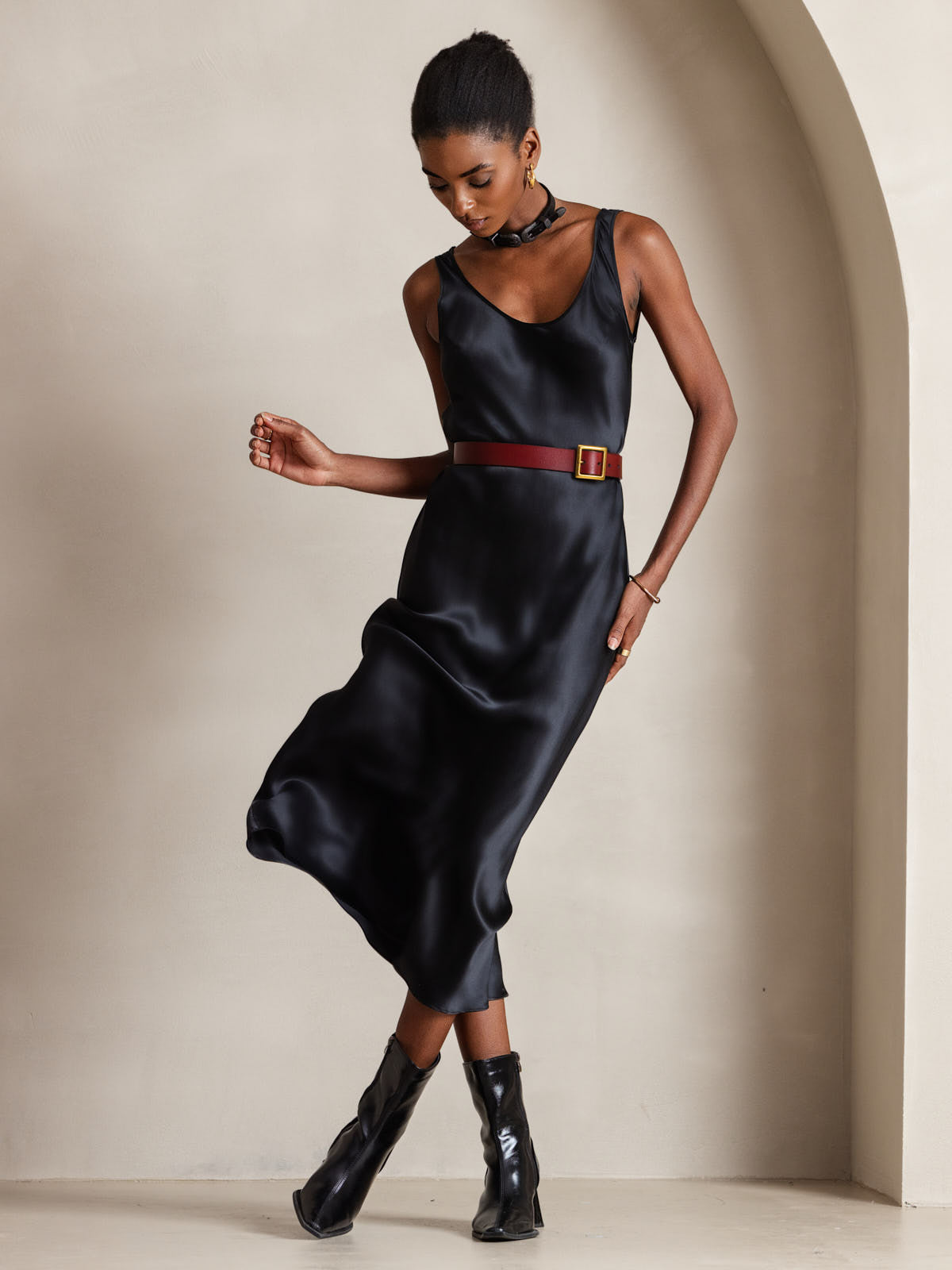 Aliya | langes ärmelloses Kleid aus reiner Seide