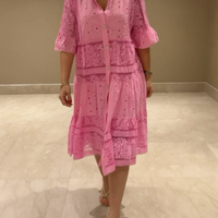 Rebecca | feminines Kleid mit zarter Stickerei für besondere Anlässe