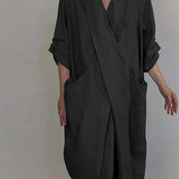 Aiya | Elegantes minimalistisches Kleid mit Tasche und V-Ausschnitt