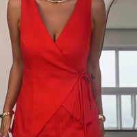 Mabel | Ärmelloses Top mit Umschlagausschnitt und taillenhohe Shorts