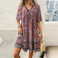 Frenchie | Schickes Ferienkleid mit V-Ausschnitt für den Sommer