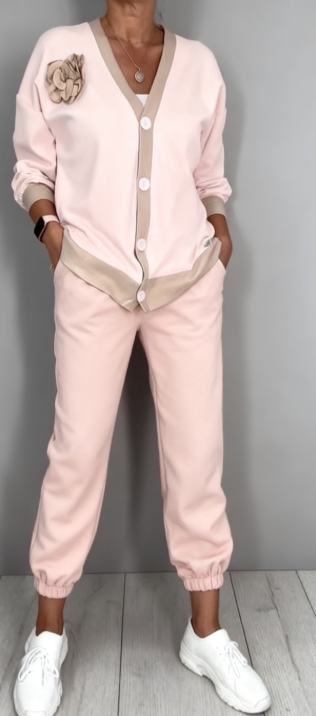 Alexia | Lässiger Damenanzug mit V-Ausschnitt und Hose