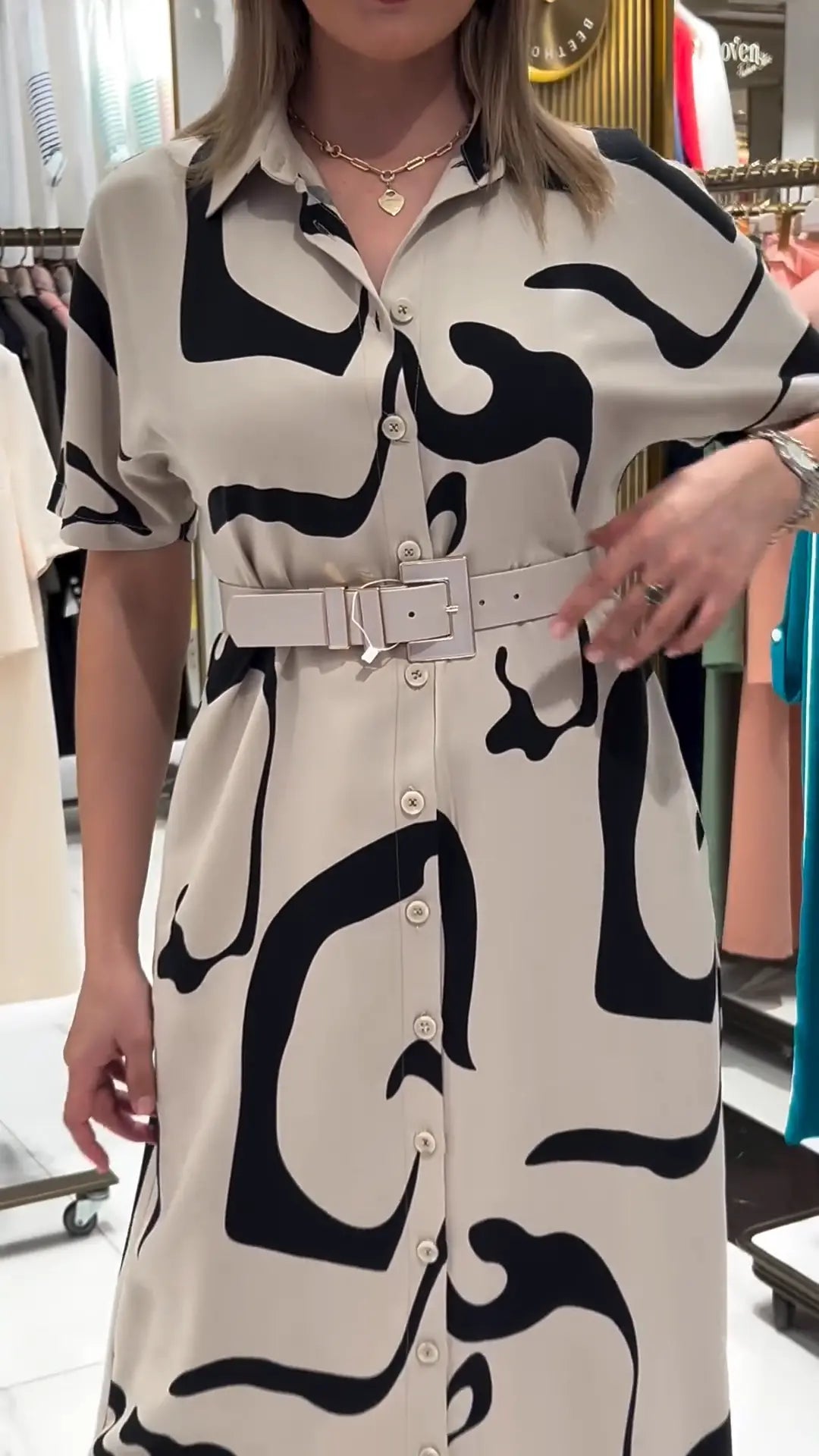 Miras | Gemustertes Kleid mit Taillenbetonung