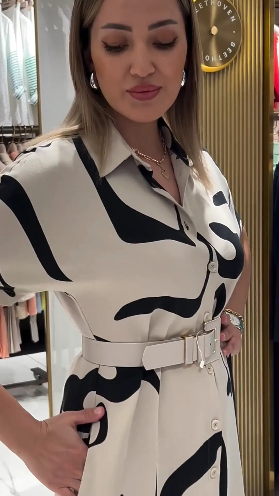 Miras | Gemustertes Kleid mit Taillenbetonung