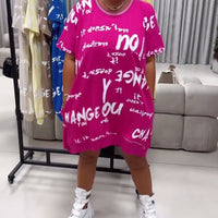 Livie | Lockeres Kleid mit Buchstabenprint