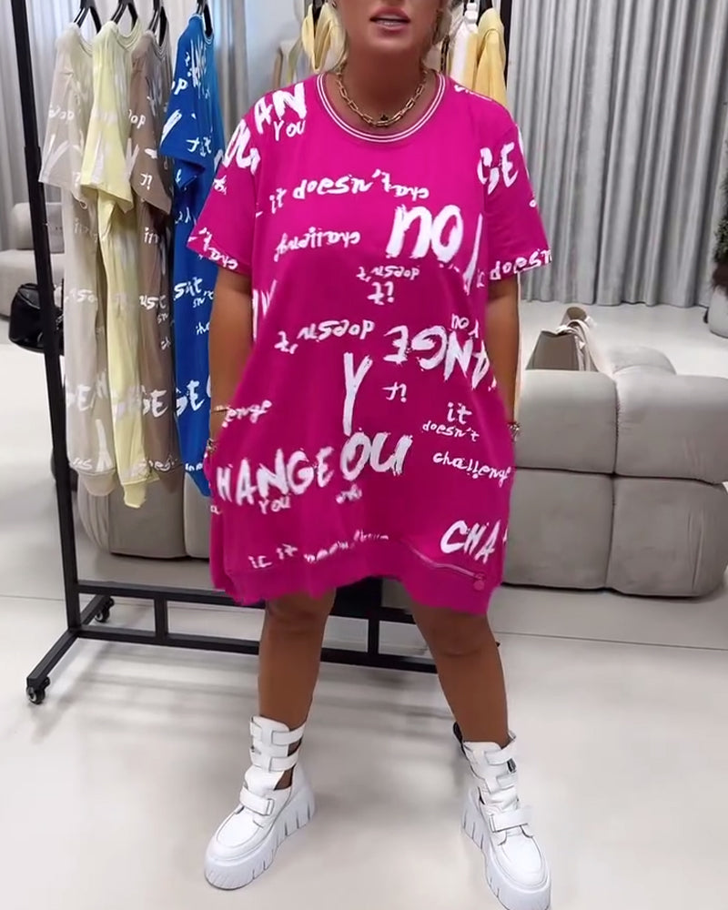 Livie | Lockeres Kleid mit Buchstabenprint