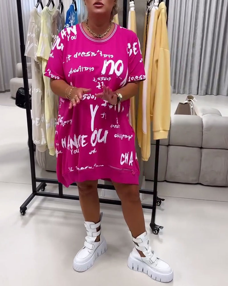 Livie | Lockeres Kleid mit Buchstabenprint