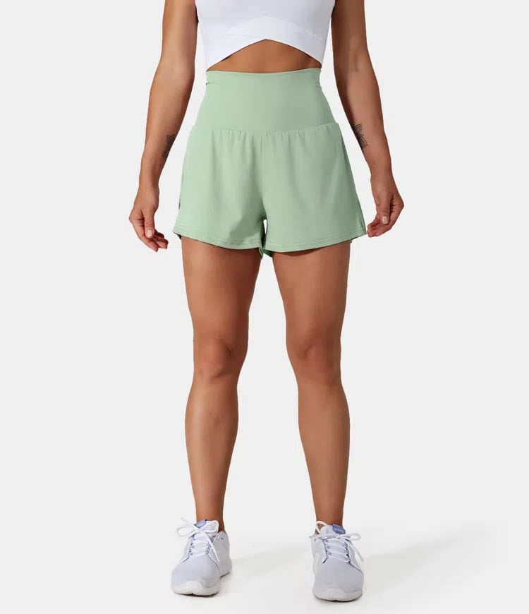 China | Sportliche Shorts mit hoher Taille und fließendem Oberstoff