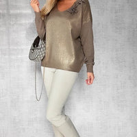 Aurelie | V-Ausschnitt-Pullover mit Goldakzent