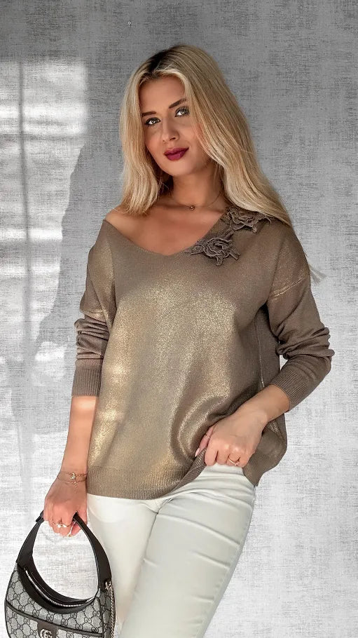 Aurelie | V-Ausschnitt-Pullover mit Goldakzent