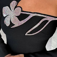 April | Modisches Damenkleid, schöner Ausschnitt & schick