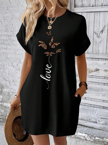 Hadlee | bequemes T-Shirt-Kleid mit auffälligem Monogramm und Fledermausflügeln