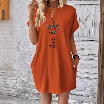 Hadlee | bequemes T-Shirt-Kleid mit auffälligem Monogramm und Fledermausflügeln