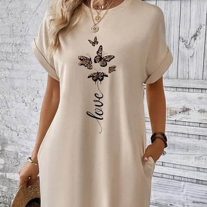 Hadlee | bequemes T-Shirt-Kleid mit auffälligem Monogramm und Fledermausflügeln