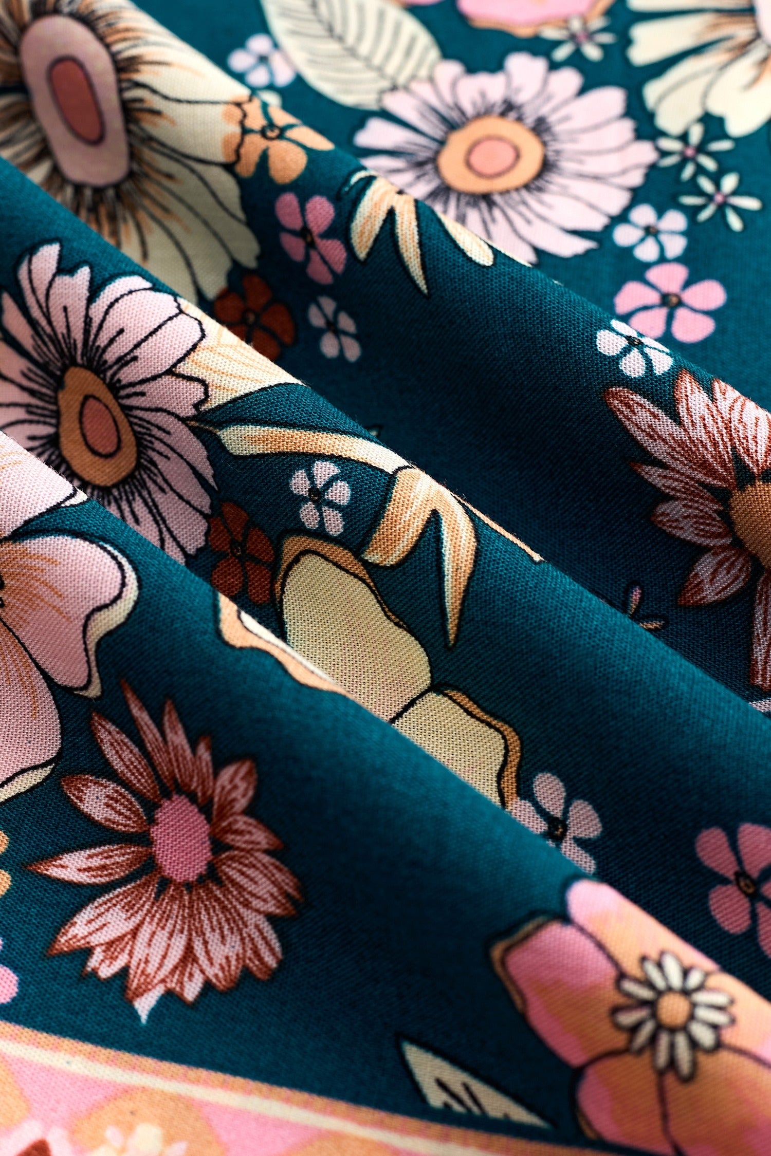 Tina | Stilvolles blumiges Maxikleid mit femininer Smokarbeit