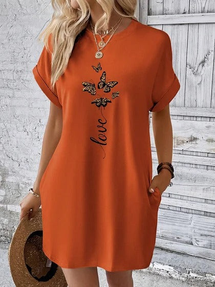 Hadlee | bequemes T-Shirt-Kleid mit auffälligem Monogramm und Fledermausflügeln