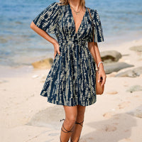 Ursula | trendiges Minikleid mit tiefem Ausschnitt für den Abend