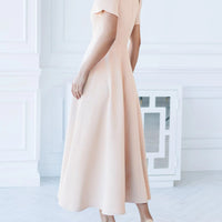 Nadine | feminines Midikleid mit hohem Kragen und modischen Bud-Ärmeln