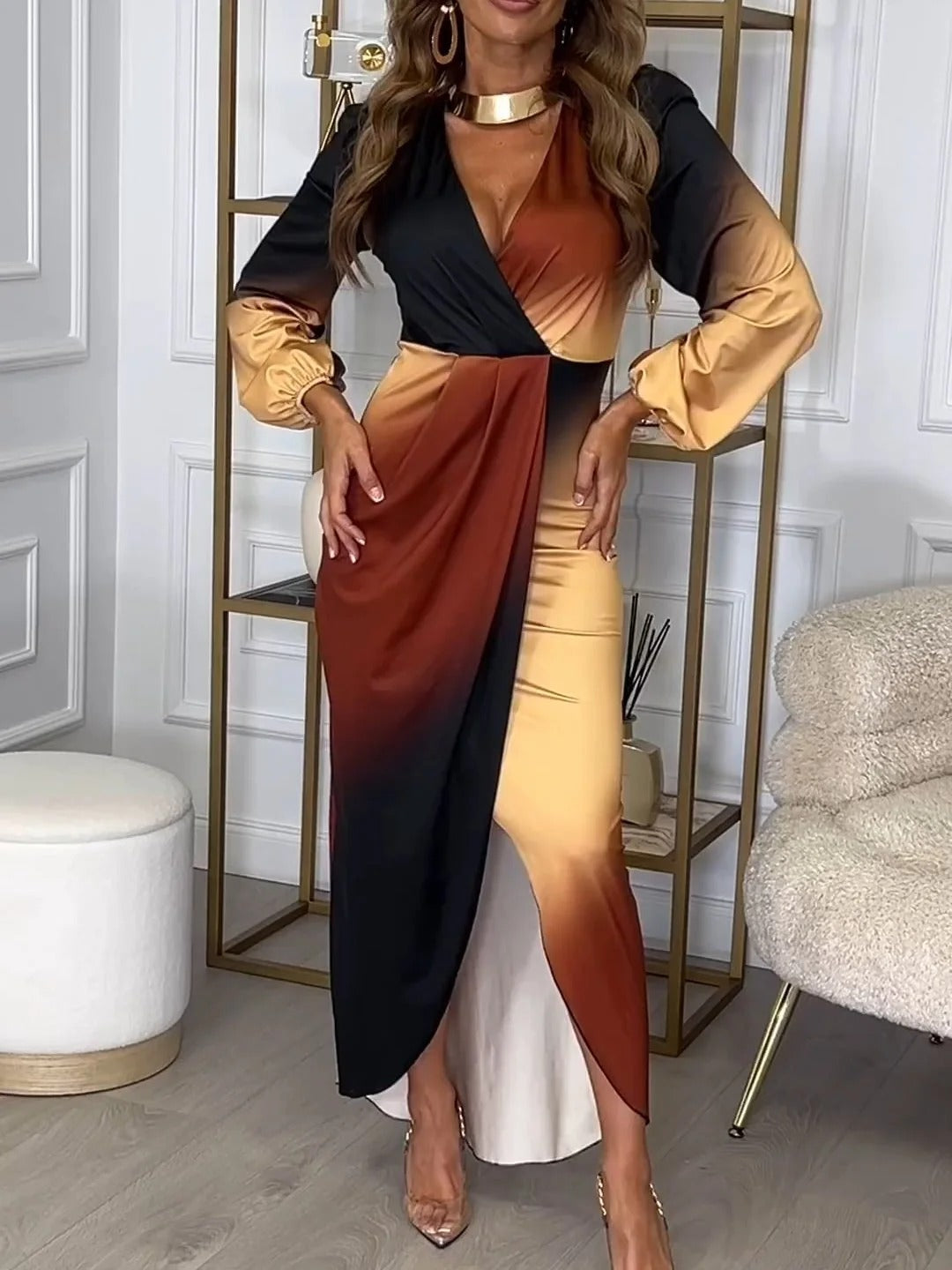 Leilani | figurbetontes Kleid, femininer V-Ausschnitt.