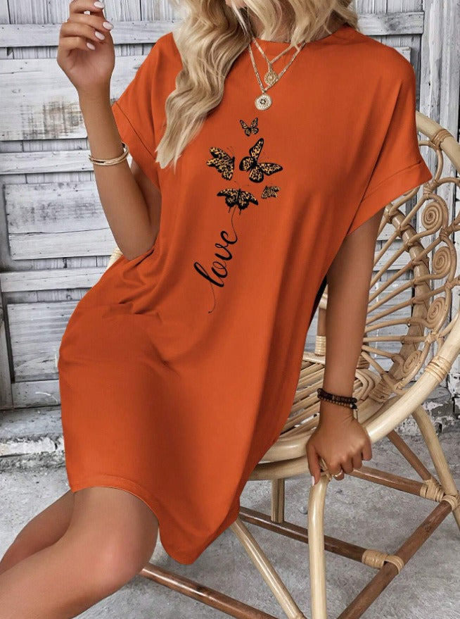 Hadlee | bequemes T-Shirt-Kleid mit auffälligem Monogramm und Fledermausflügeln