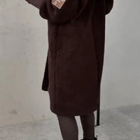 Karida | Gestreifter Plüschmantel mit Kapuze