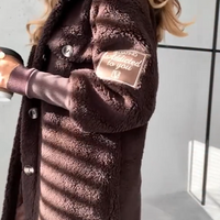 Karida | Gestreifter Plüschmantel mit Kapuze