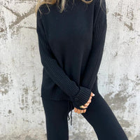 Leila | Lässiger zweiteiliger Anzug mit Rundhalsausschnitt und langen Ärmeln